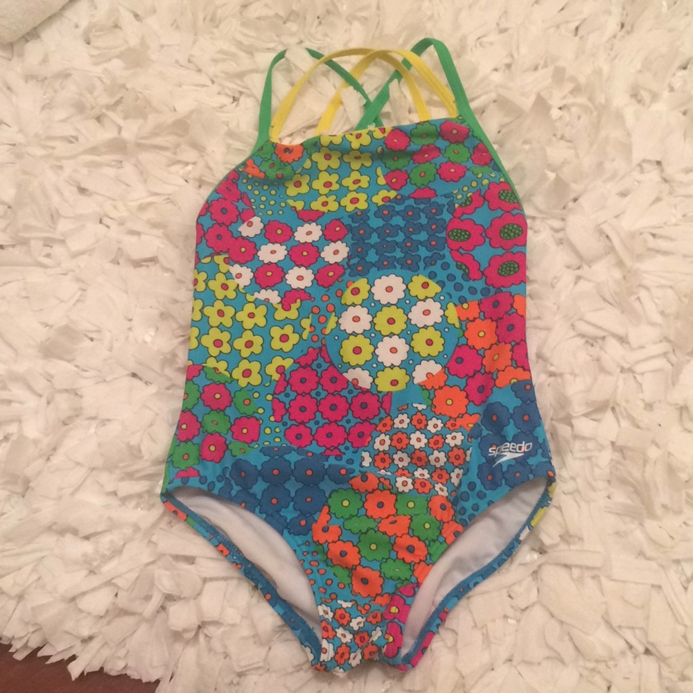 Speedo swimsuit ...size 7...ADORABLE 🎀